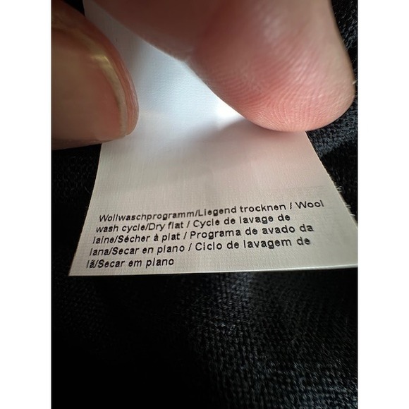 Hugo Boss Slim Fit Extra Fine Merino Wool Black V-Neck Sweater - XL - Picture 10 of 10